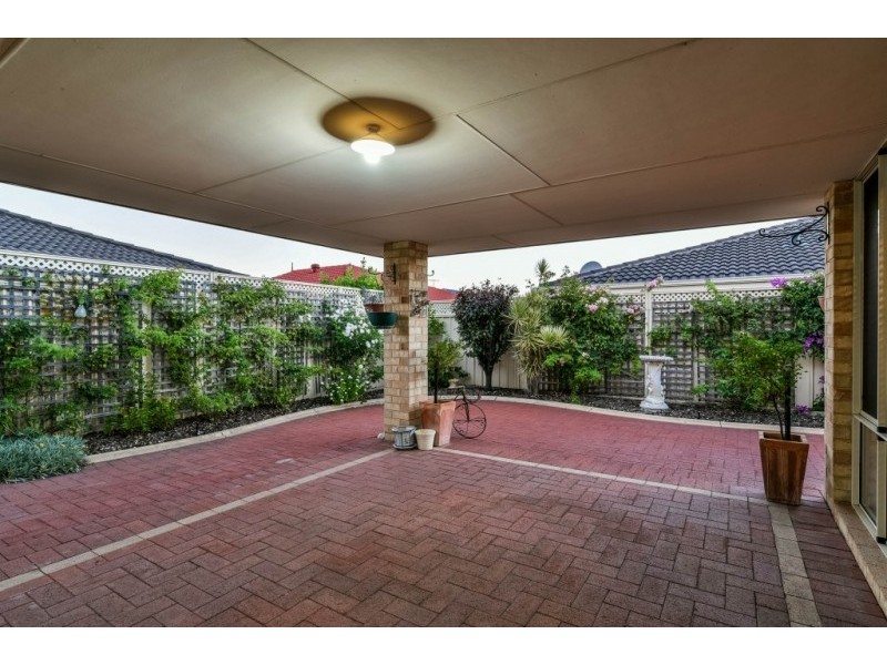 60 Salesian Court, Queens Park WA 6107