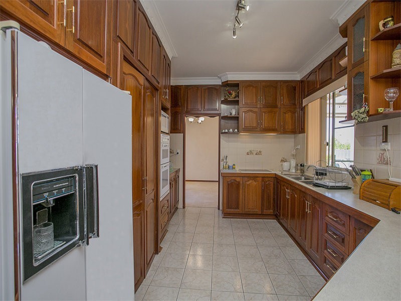 12 Elsfield Way, Bassendean WA 6054