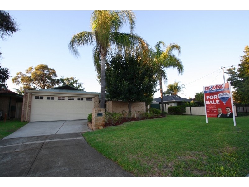 37 Lunar Way, Beckenham WA 6107