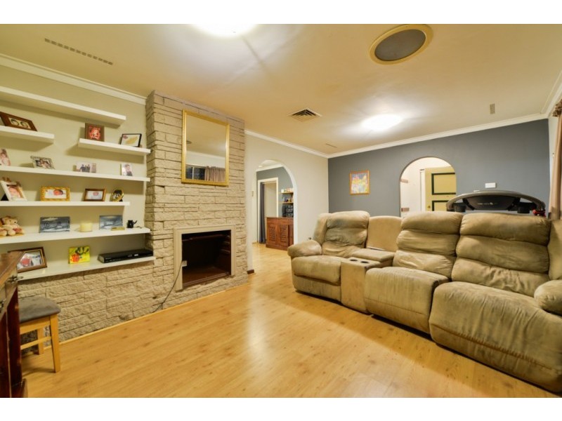 11 Lunar Way, Beckenham WA 6107