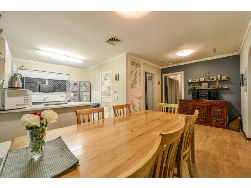 11 Lunar Way, Beckenham WA 6107