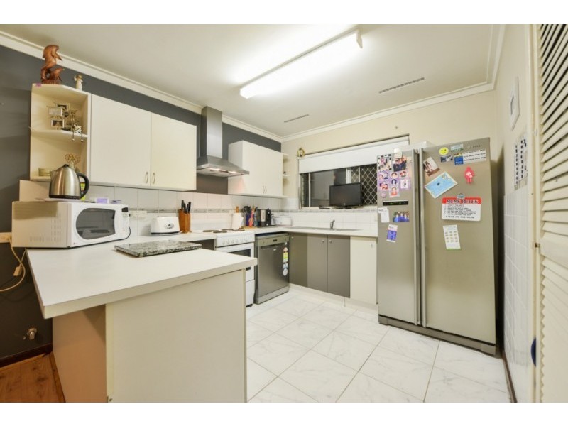 11 Lunar Way, Beckenham WA 6107