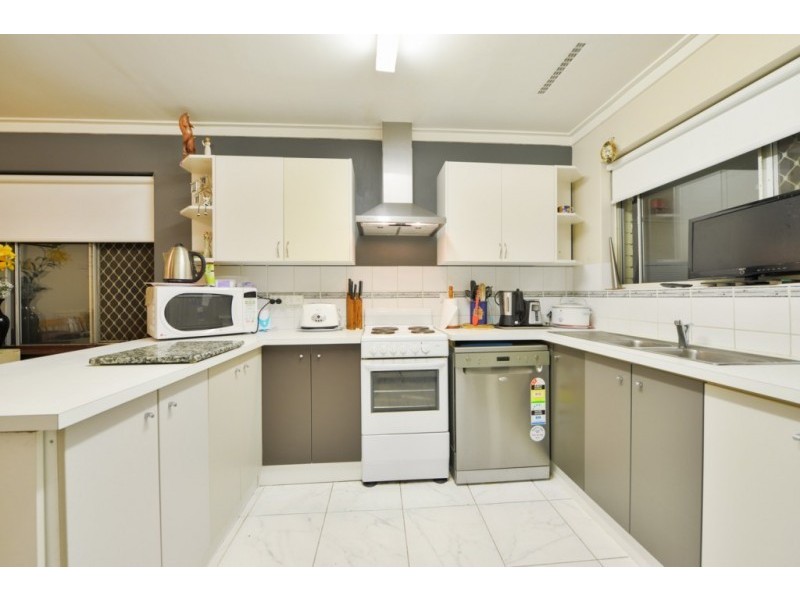 11 Lunar Way, Beckenham WA 6107