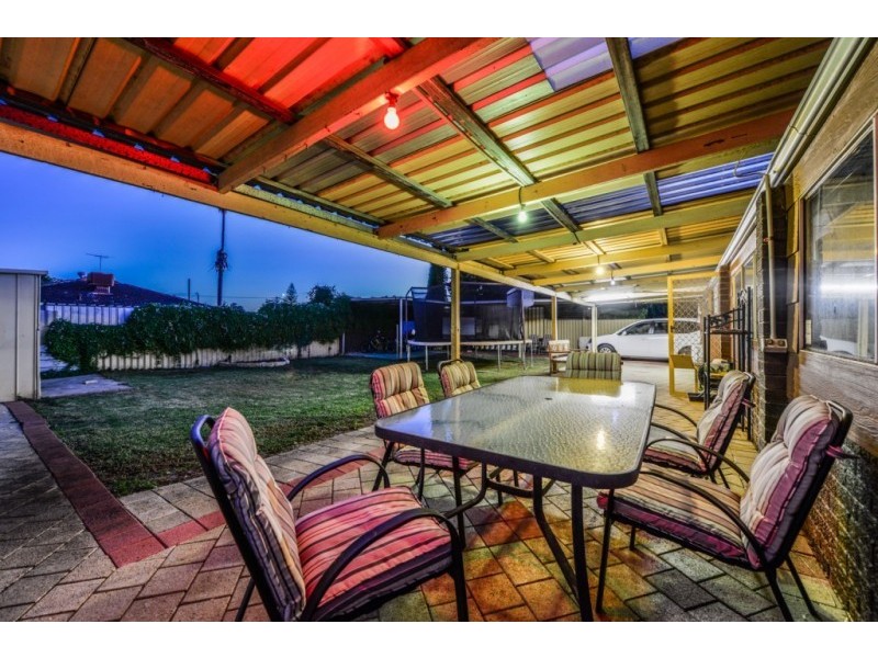 11 Lunar Way, Beckenham WA 6107