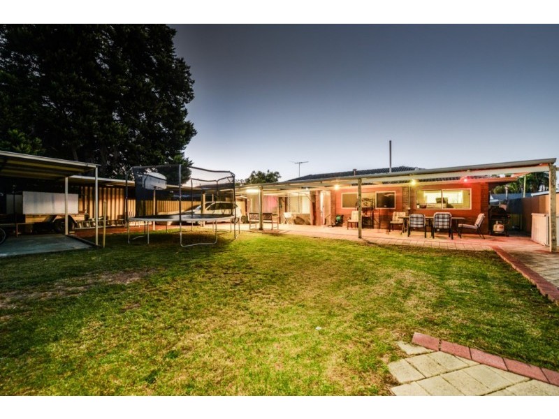 11 Lunar Way, Beckenham WA 6107