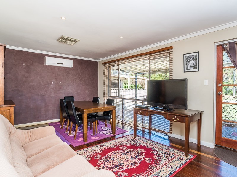 16b Romney St, Beckenham WA 6107