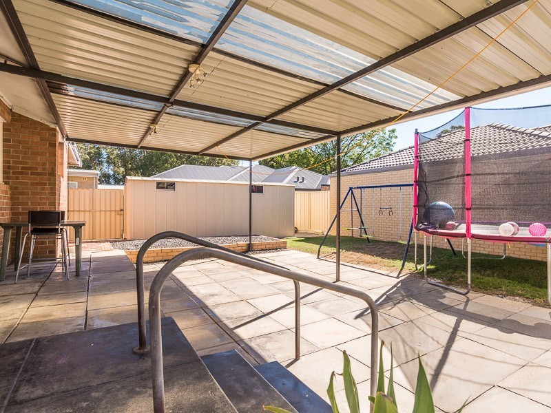 16b Romney St, Beckenham WA 6107