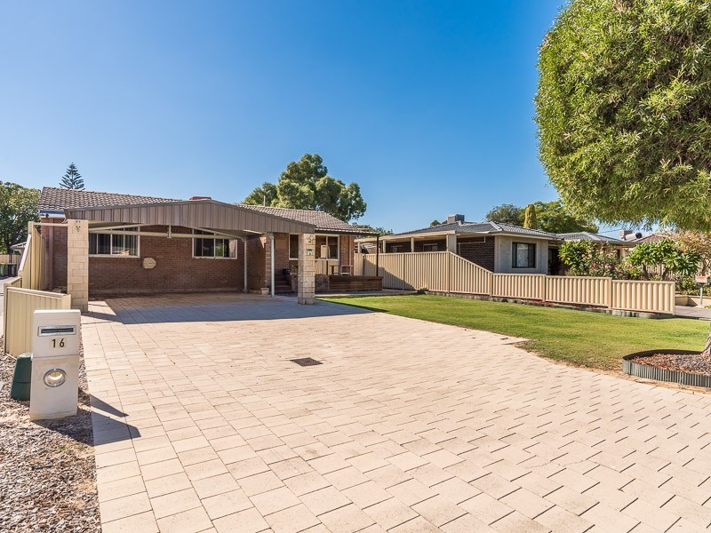 16b Romney St, Beckenham WA 6107