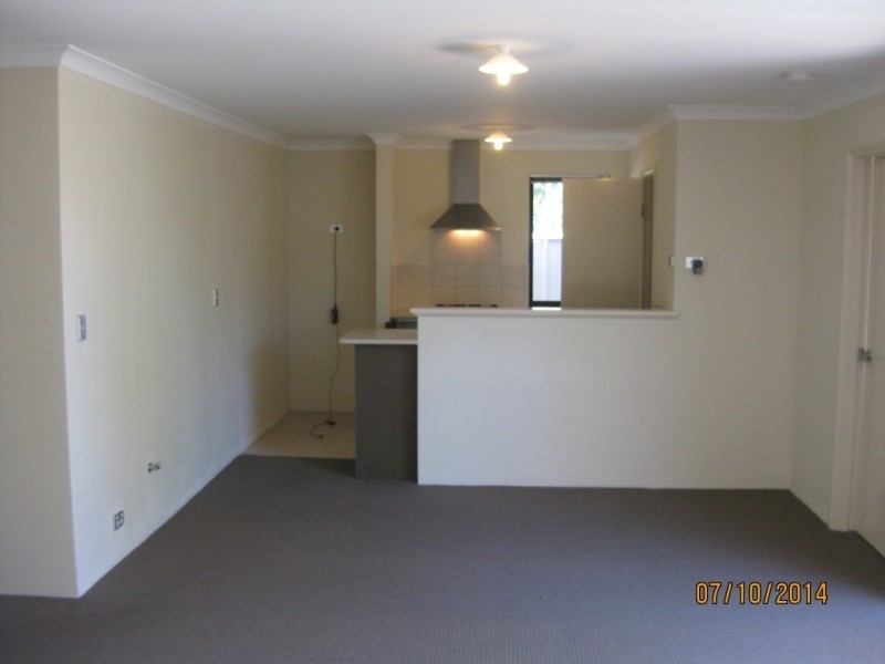 2/208 Wharf Street, Queens Park WA 6107