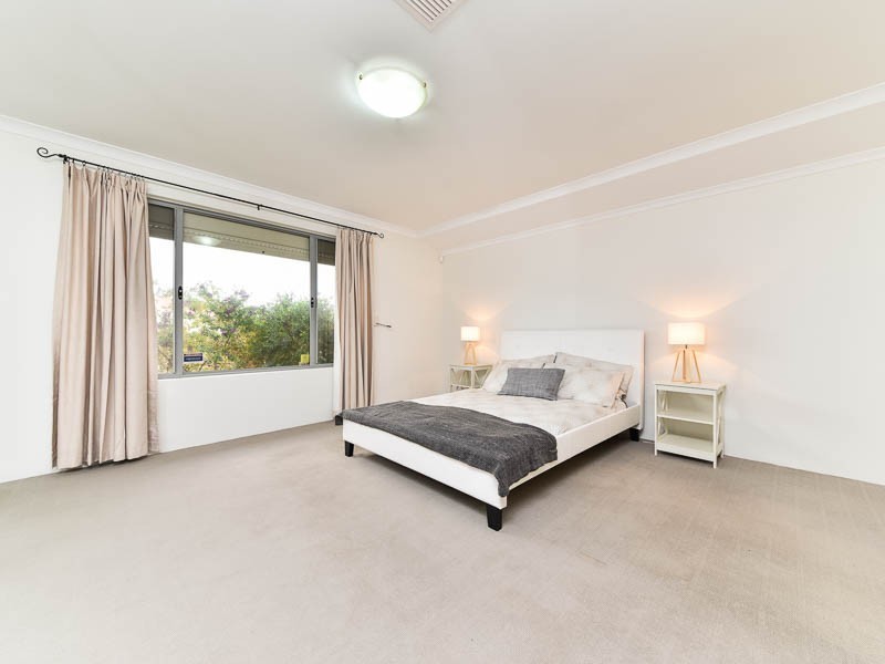 6 Dotterel Way, East Cannington WA 6107
