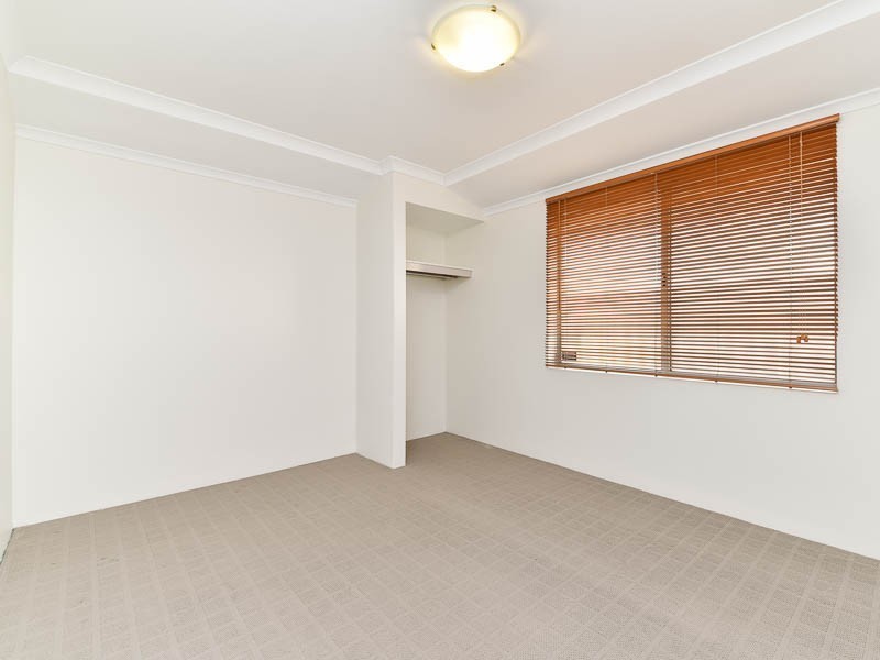 6 Dotterel Way, East Cannington WA 6107
