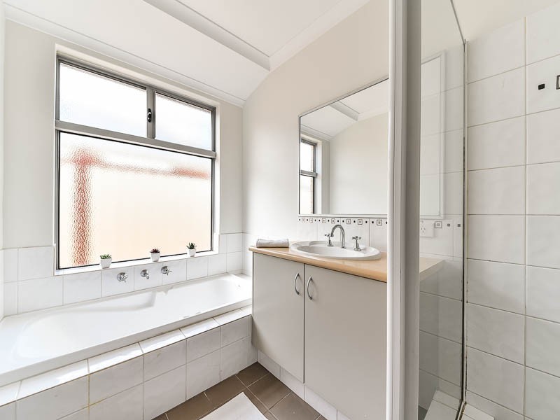 6 Dotterel Way, East Cannington WA 6107