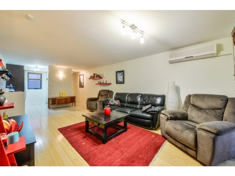 2/11 Tanunda Drive, Rivervale WA 6103