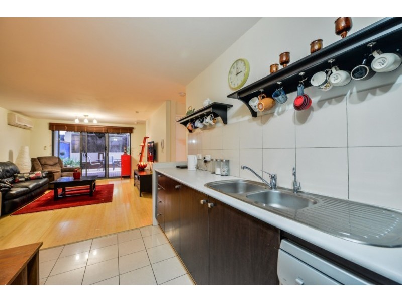 2/11 Tanunda Drive, Rivervale WA 6103