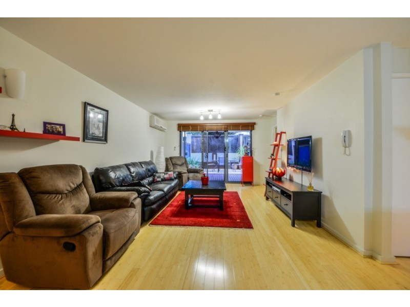 2/11 Tanunda Drive, Rivervale WA 6103
