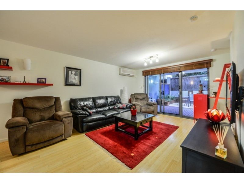 2/11 Tanunda Drive, Rivervale WA 6103