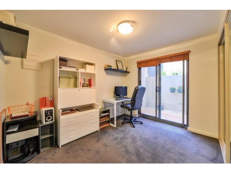 2/11 Tanunda Drive, Rivervale WA 6103
