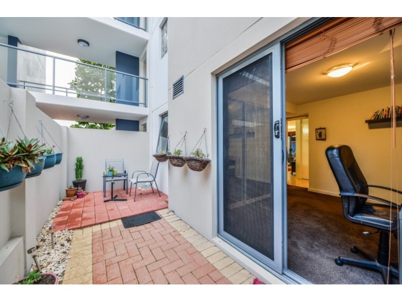 2/11 Tanunda Drive, Rivervale WA 6103