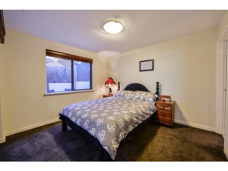 2/11 Tanunda Drive, Rivervale WA 6103