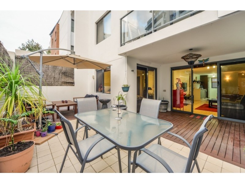2/11 Tanunda Drive, Rivervale WA 6103