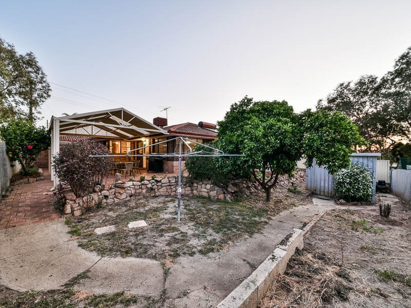 141 Salisbury Road, Swan View WA 6056