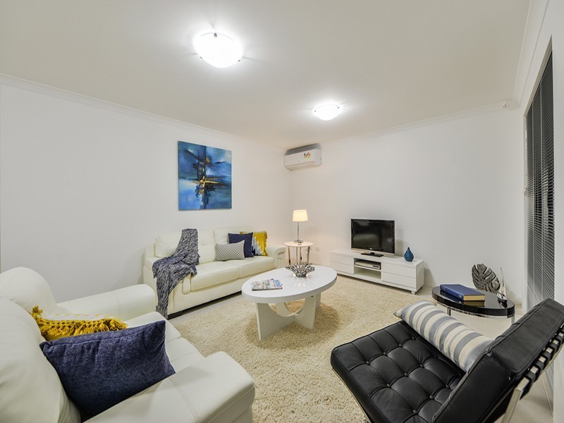 7a Barnsley Street, Queens Park WA 6107