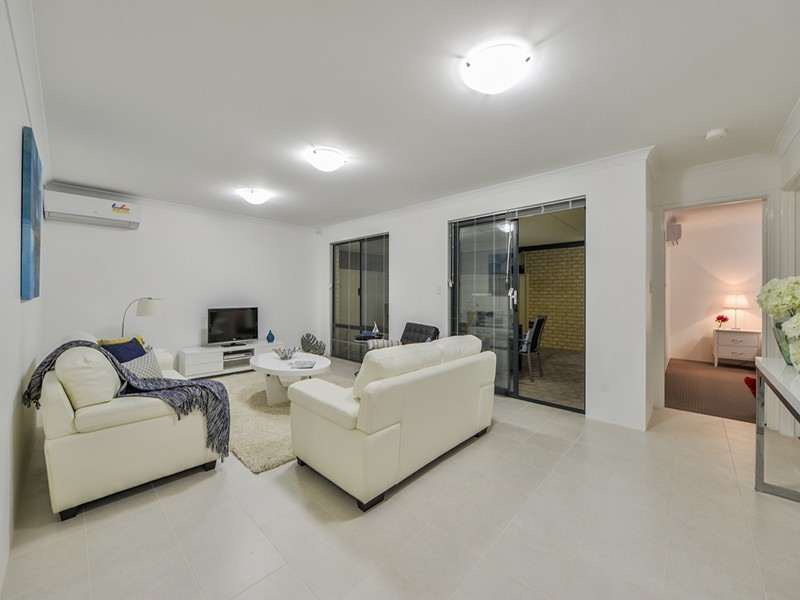 7a Barnsley Street, Queens Park WA 6107