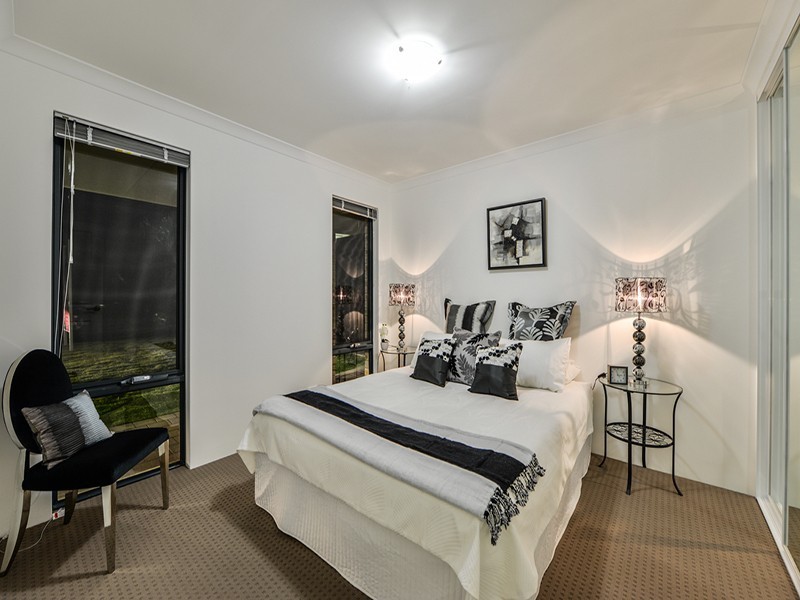 7a Barnsley Street, Queens Park WA 6107