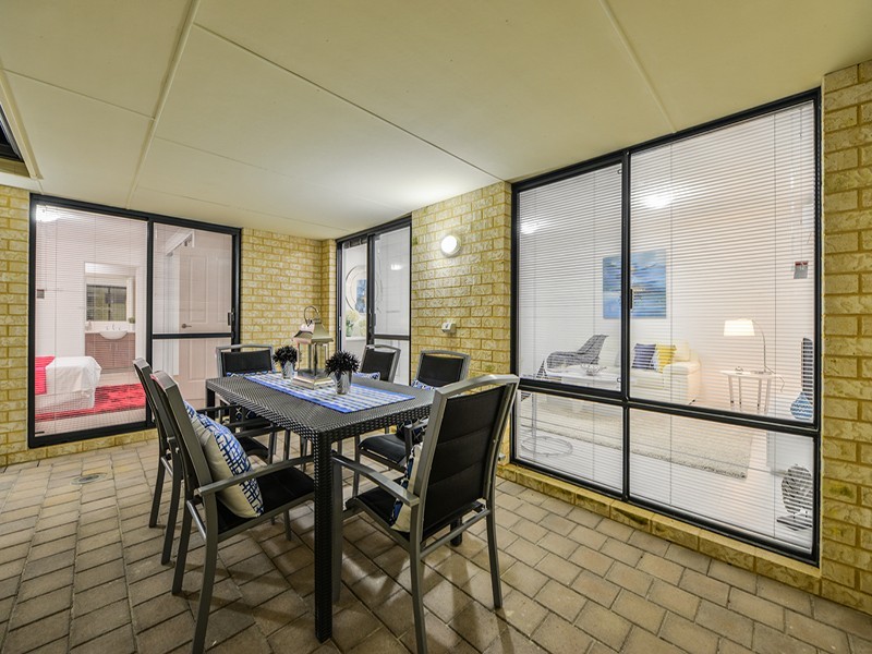 7a Barnsley Street, Queens Park WA 6107