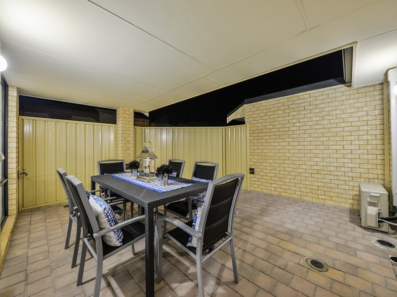 7a Barnsley Street, Queens Park WA 6107