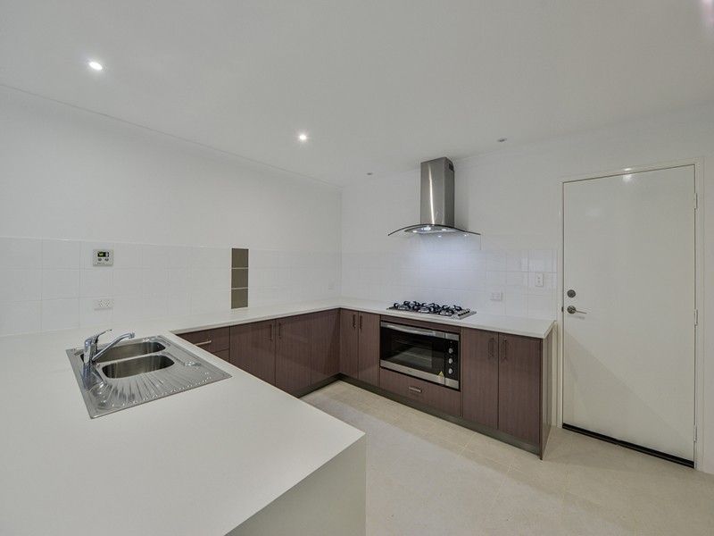 7b Barnsley Street, Queens Park WA 6107