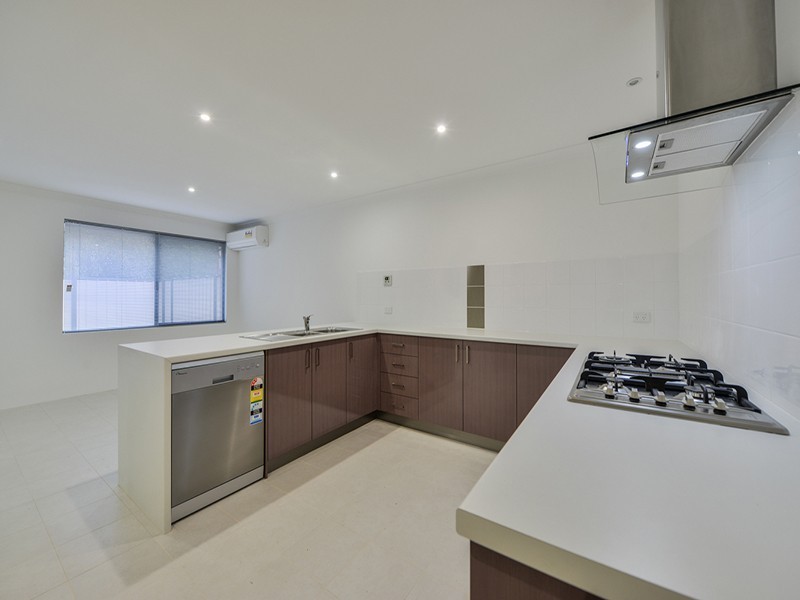 7b Barnsley Street, Queens Park WA 6107