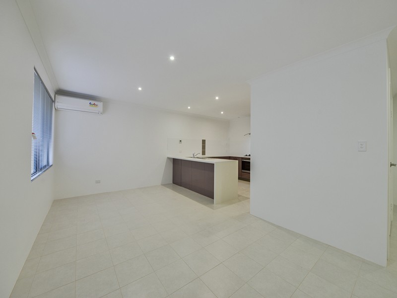 7b Barnsley Street, Queens Park WA 6107