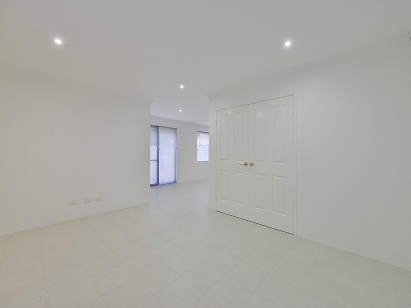 7b Barnsley Street, Queens Park WA 6107