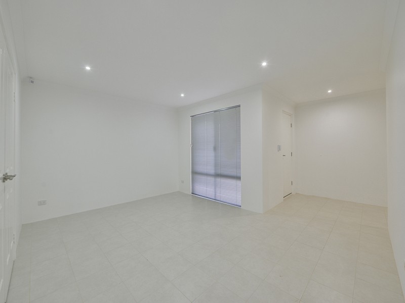 7b Barnsley Street, Queens Park WA 6107
