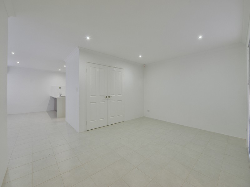 7b Barnsley Street, Queens Park WA 6107