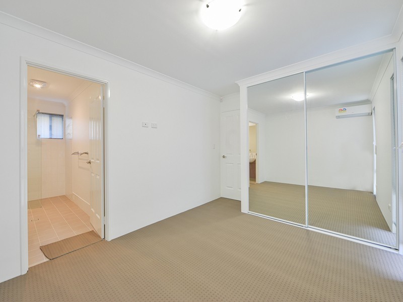 7b Barnsley Street, Queens Park WA 6107