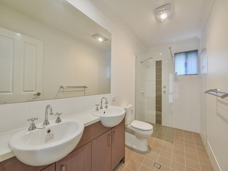 7b Barnsley Street, Queens Park WA 6107