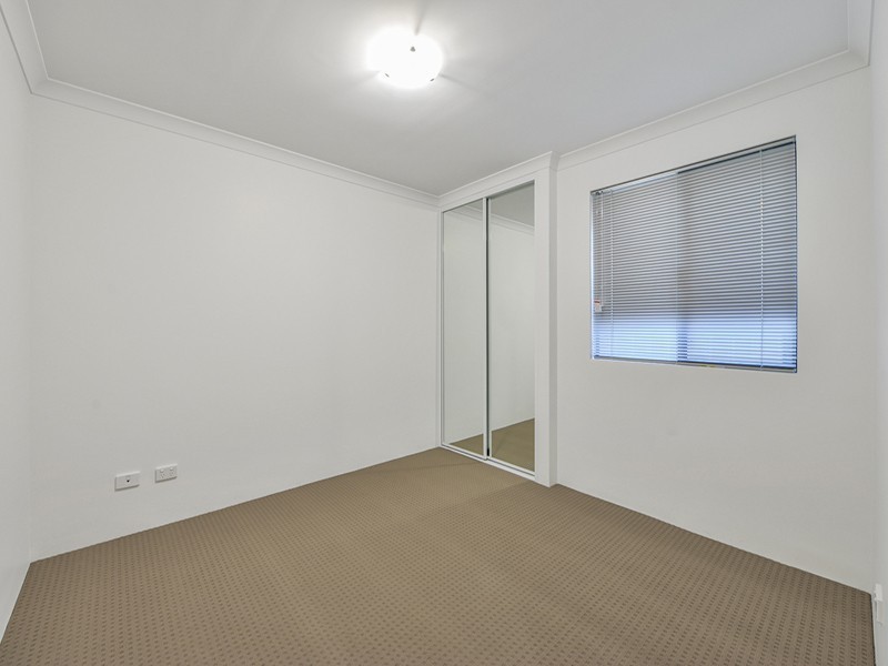 7b Barnsley Street, Queens Park WA 6107