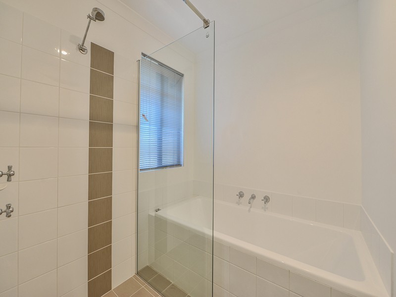 7b Barnsley Street, Queens Park WA 6107