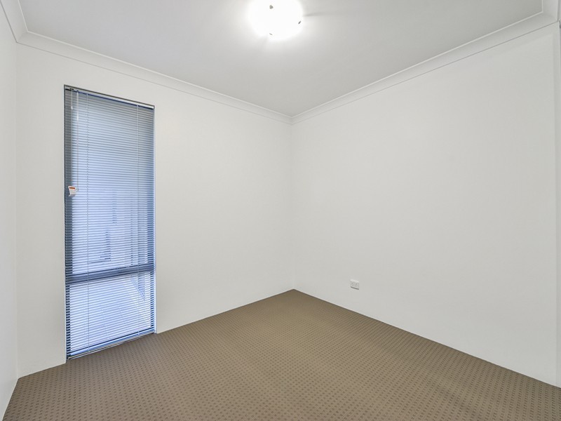 7b Barnsley Street, Queens Park WA 6107