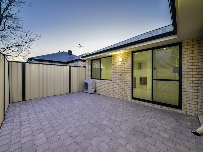 7b Barnsley Street, Queens Park WA 6107