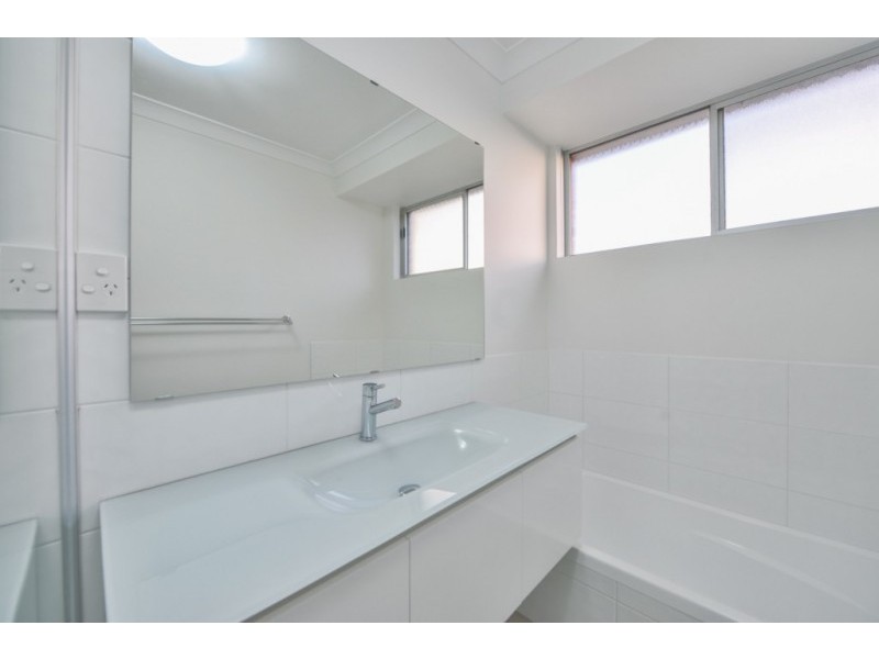 16 Stockman Way, Cannington WA 6107