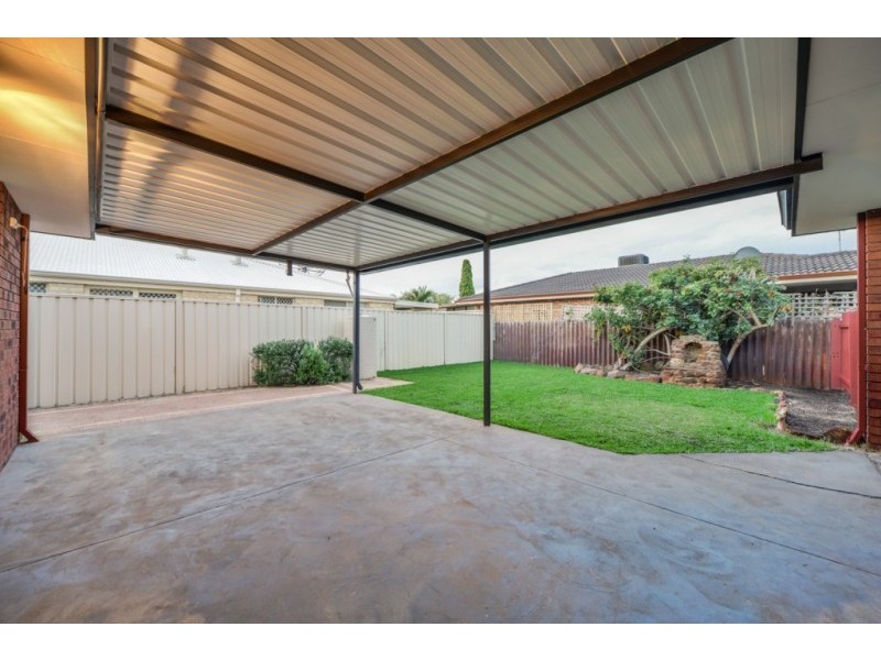 16 Stockman Way, Cannington WA 6107