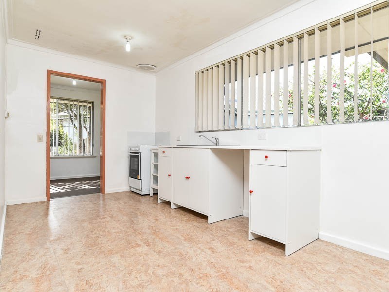 21 Kenwick Rd, Kenwick WA 6107