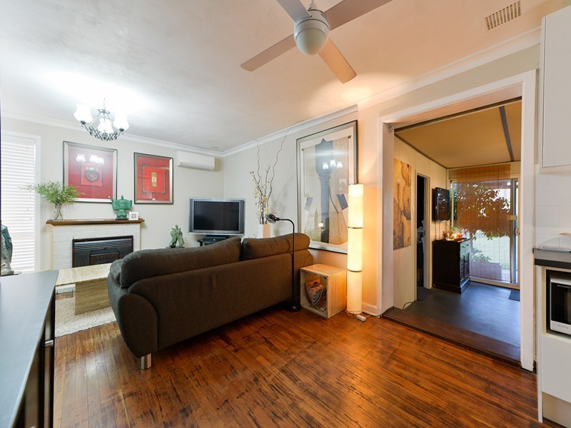 19 Parkhill Way, Wilson WA 6107