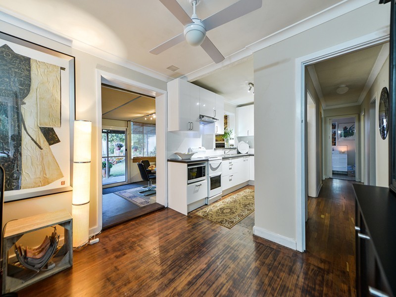 19 Parkhill Way, Wilson WA 6107