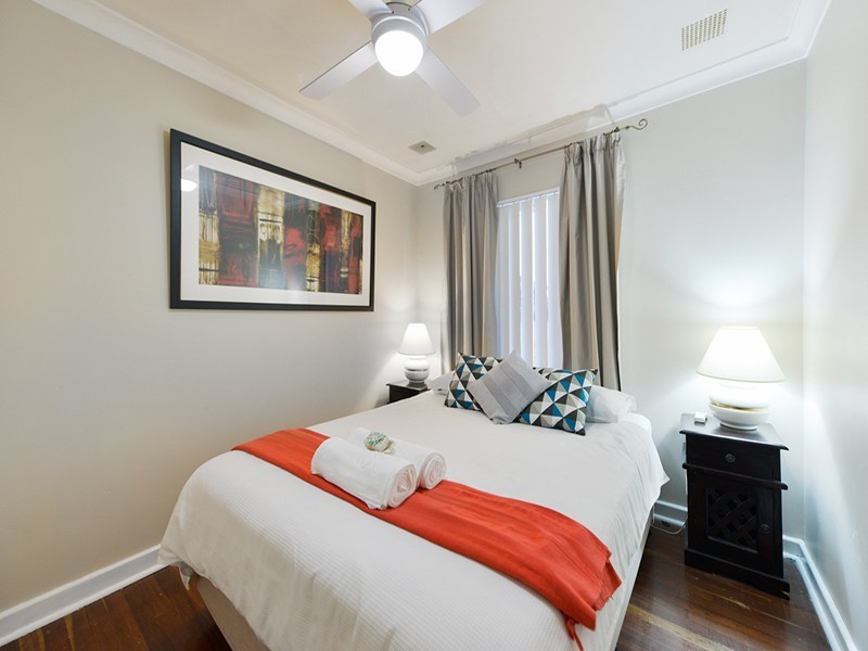 19 Parkhill Way, Wilson WA 6107