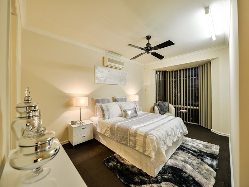 2 Mary Mackillop Glen, Queens Park WA 6107