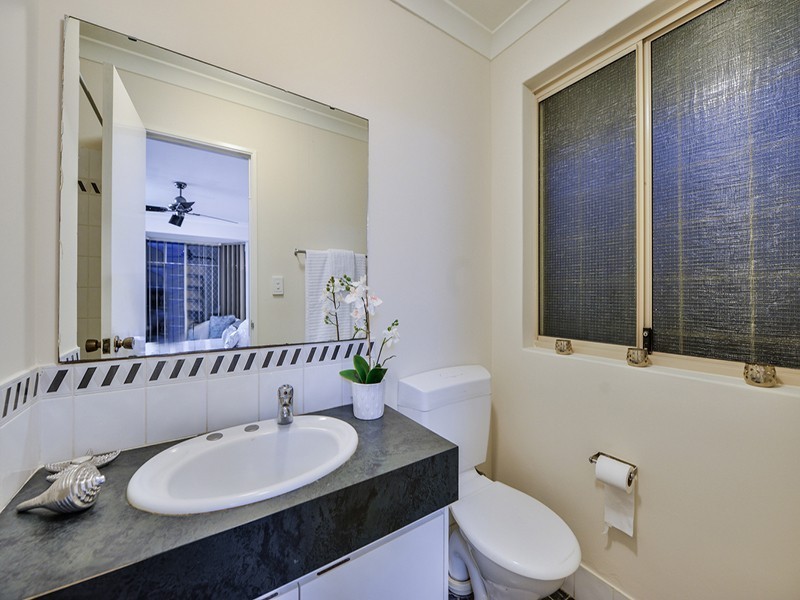 2 Mary Mackillop Glen, Queens Park WA 6107